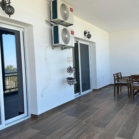 Nefelis Rooms Pori Exterior foto