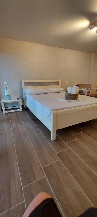 Nefelis Rooms Pori Exterior foto