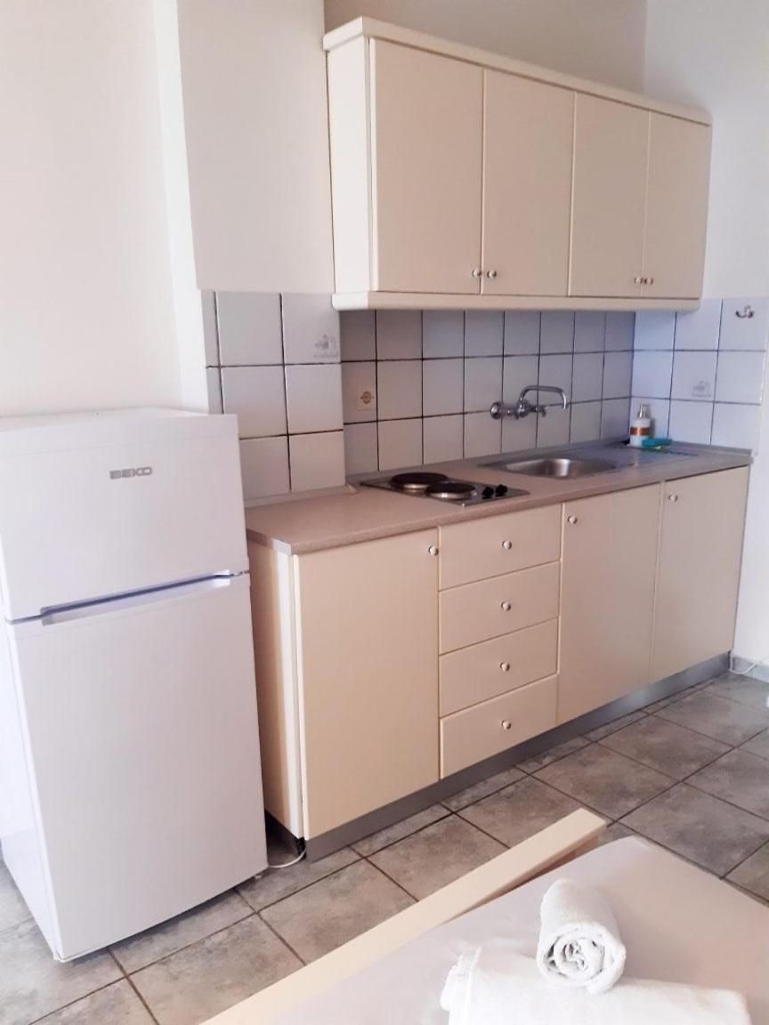 Nefelis Rooms Pori Exterior foto